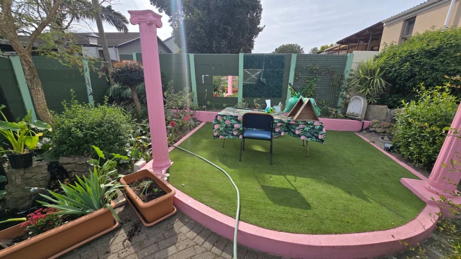 6 Bedroom Property for Sale in Protea Heights Western Cape